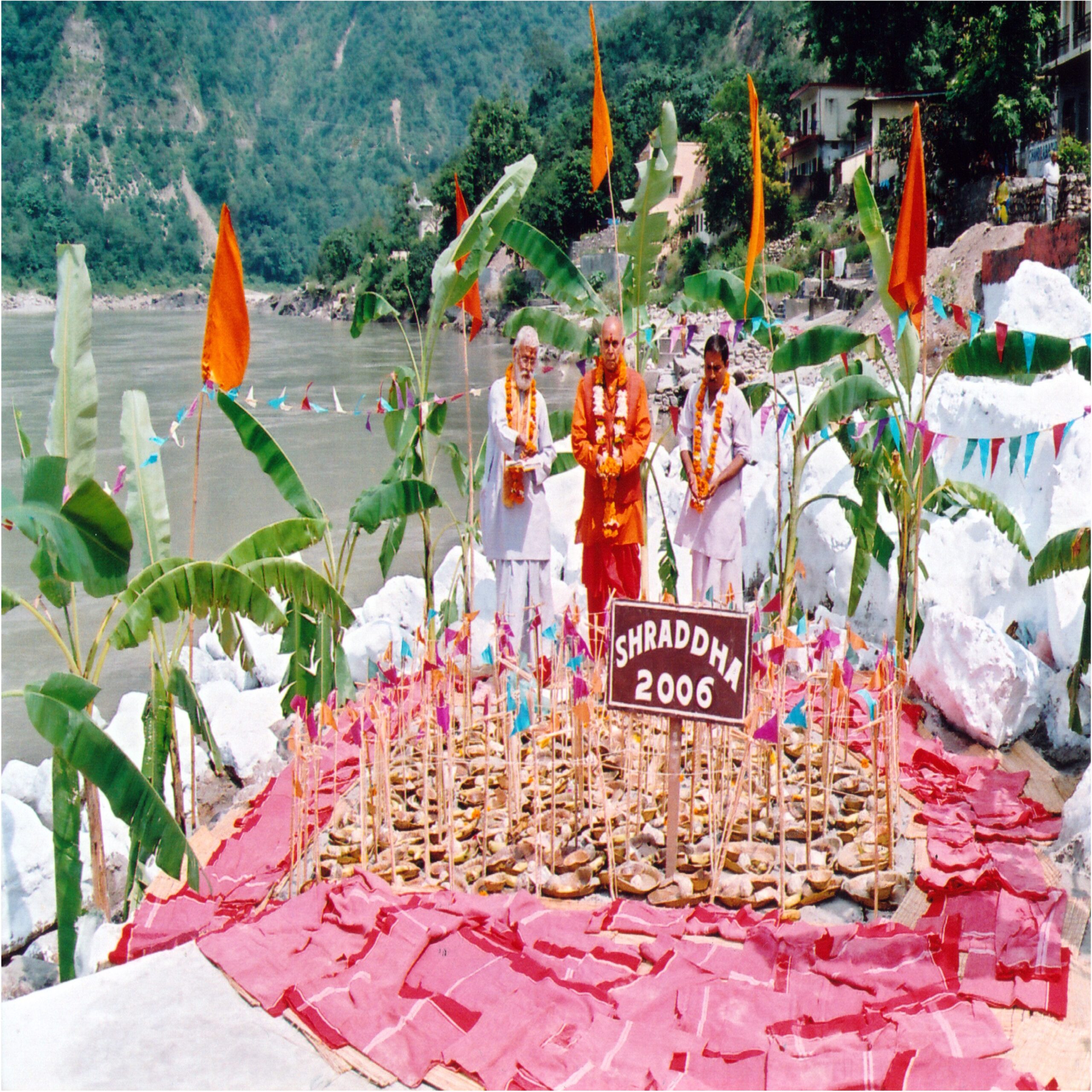 Photo of Yogi Gupta performing a past Shraddha Ceremony on the bank of the Ganges River in Laxmanjhula.